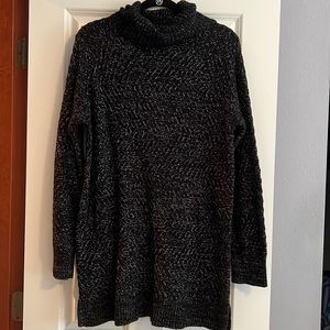 NWOT Roots Canada size XL black and white marled turtleneck.